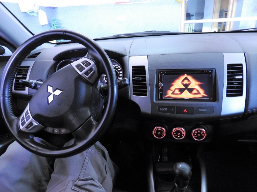 Mitsubishi Outlander.jpg